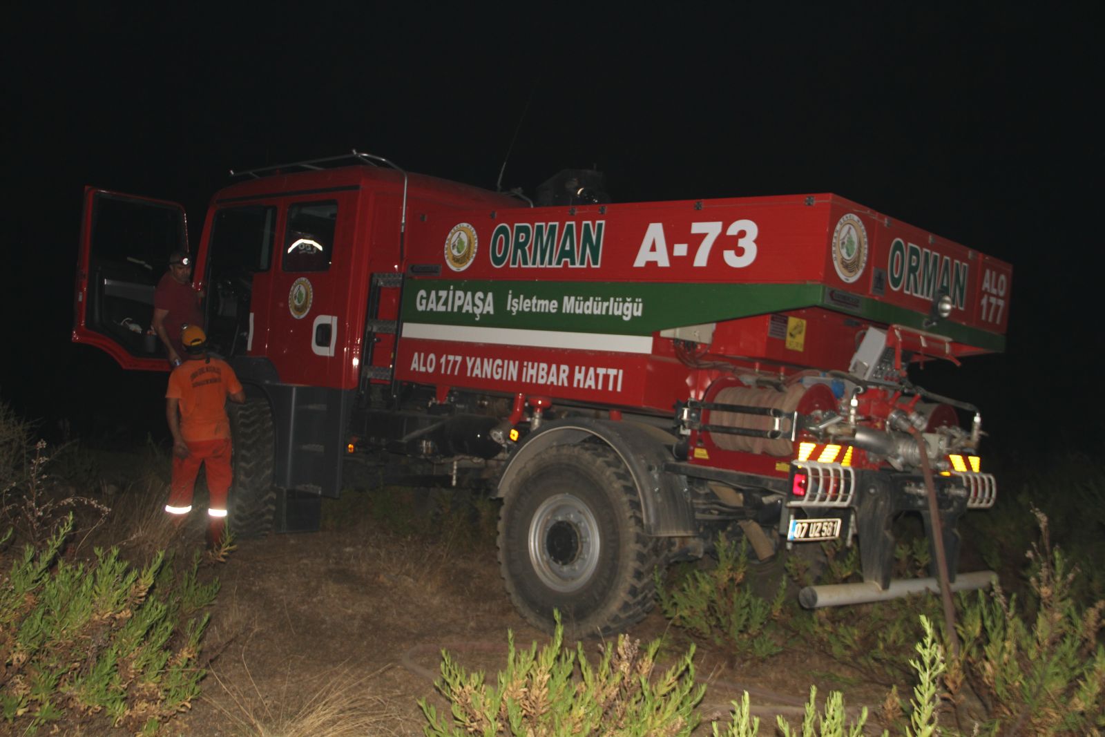 Alanya’da çalılık alanda yangın paniği